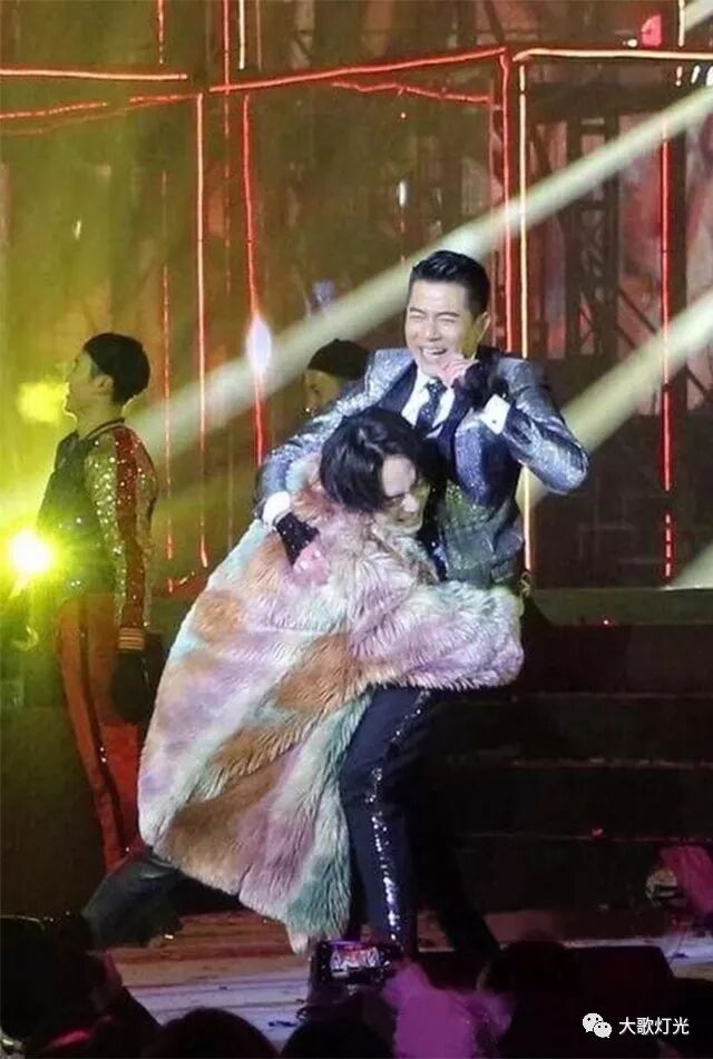 灯光歌曲原唱中文_灯光歌曲歌词_大歌灯光