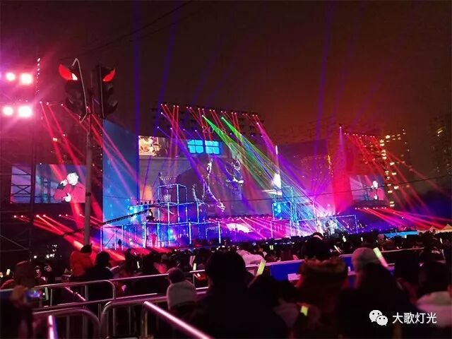 灯光歌曲原唱中文_大歌灯光_灯光歌曲歌词