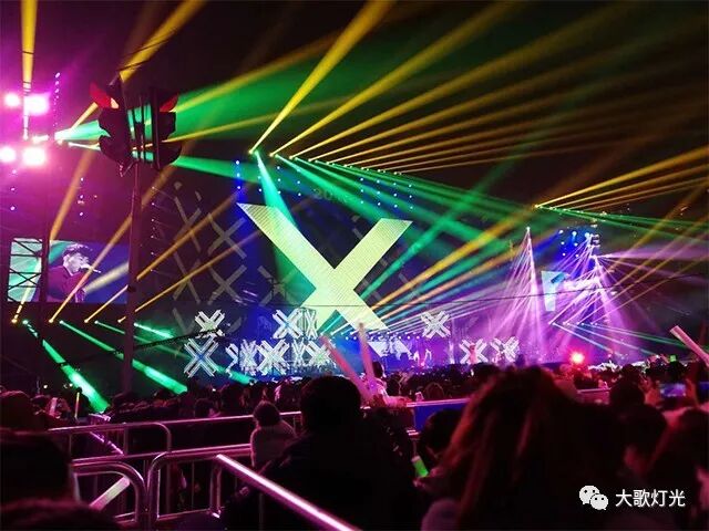 大歌灯光_灯光歌曲原唱中文_灯光歌曲歌词