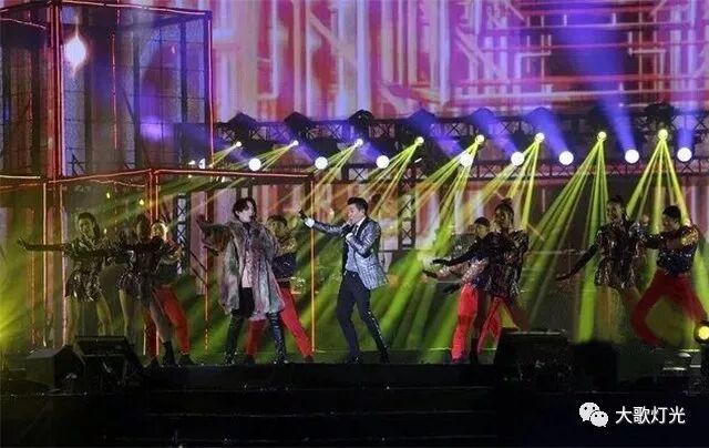 大歌灯光_灯光歌曲原唱中文_灯光歌曲歌词
