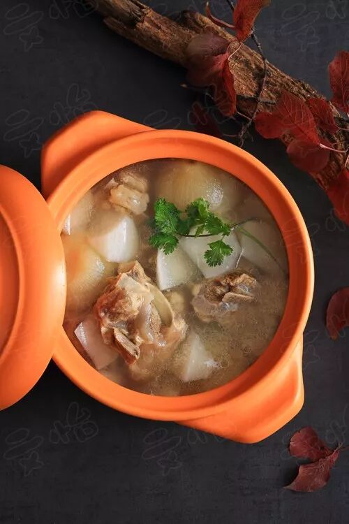 【白萝卜牛尾汤】秋冬来一碗,滋补又温暖~ - 文怡家常菜 - 微信公众号