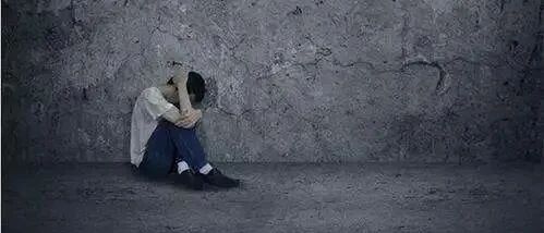 北京一妈妈当孩子面跳楼！你是那个失控的家长吗？