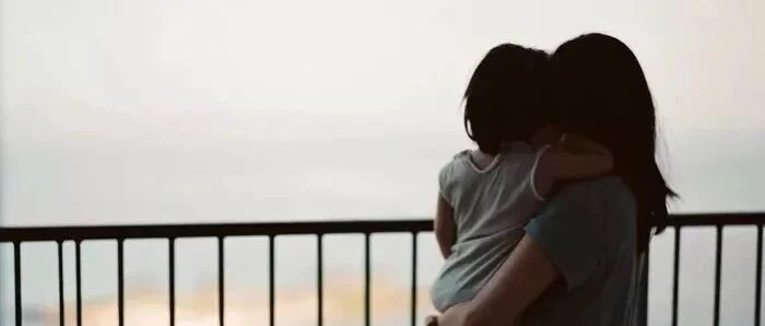 8岁男孩过劳猝死，临终前说了7个字，让所有父母深思