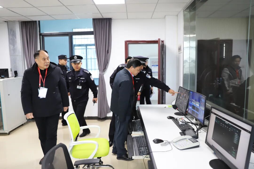 省市区相关部门来监验收自考考点监控设施.JPG
