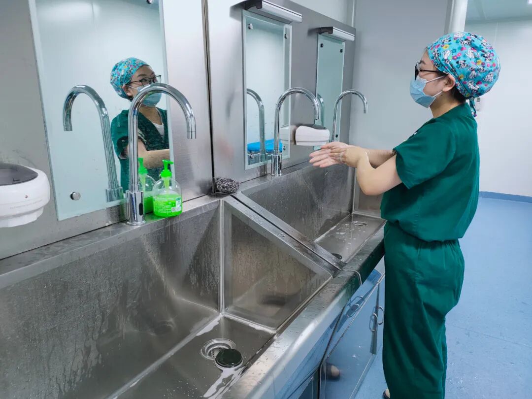 什么叫无影灯走进手术室，你看见了什么？_https://www.jmylbn.com_新闻资讯_第19张