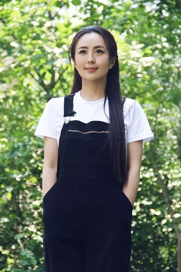 她曾是央视最美主持，茹素10余年，如今年近50依然美如少女！-图片8