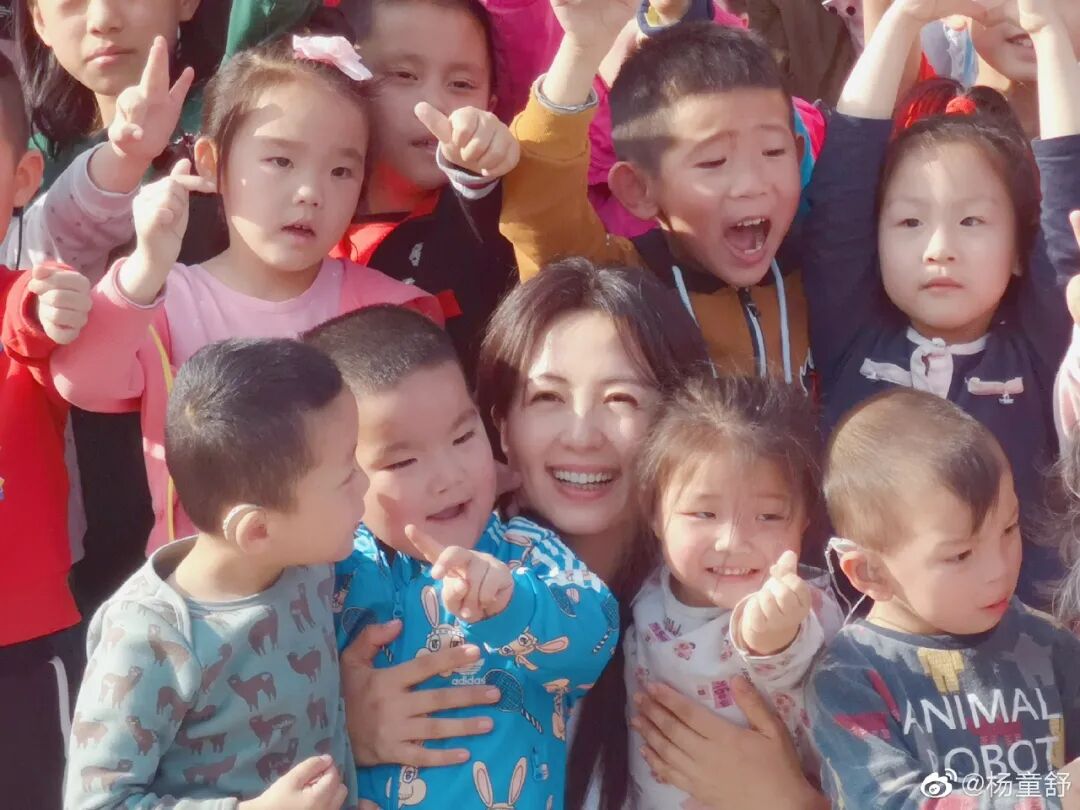 她曾是央视最美主持，茹素10余年，如今年近50依然美如少女！-图片6