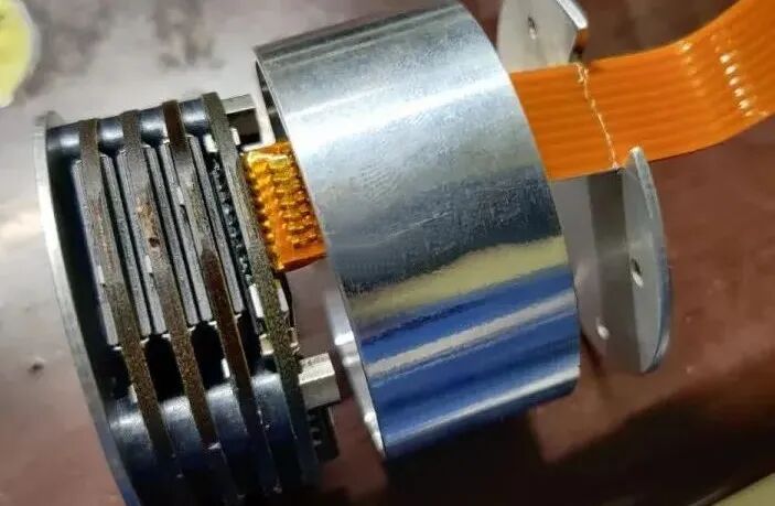 拆解飞机黑匣子，看看内部构造、PCB及芯片的图25