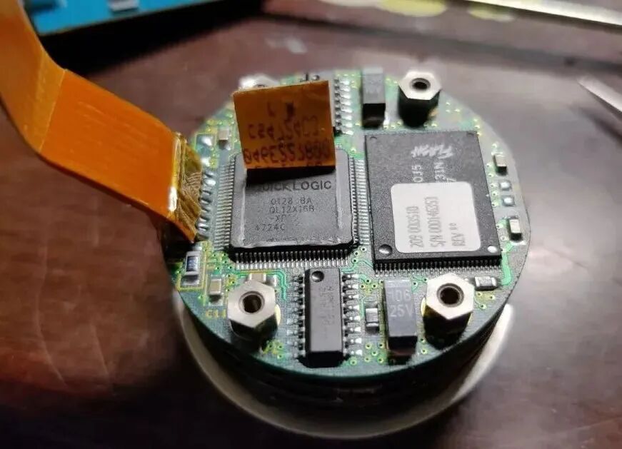 拆解飞机黑匣子，看看内部构造、PCB及芯片的图29