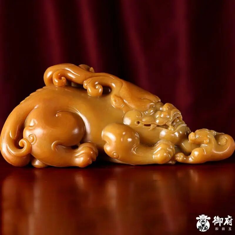 付雪飞工作室 重596.1克 新疆和田玉黄沁籽玉 摆件 带子上朝