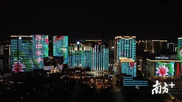 在林百欣会展中心,市民刘先生刚停好小车,一家三口准备去附近广场散步