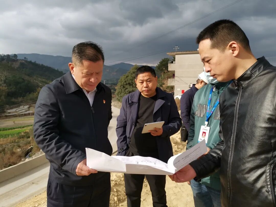 在梅溪镇里洋片区,郑子记强调,重点项目建设是增进民生福祉,推动经济