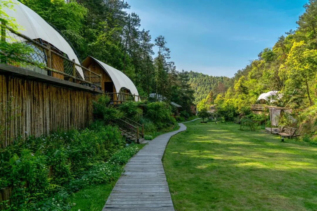 ħ���ܱߵ��ؾ�¶Ӫ�أ������տ��������Ӱ��ȫ�����