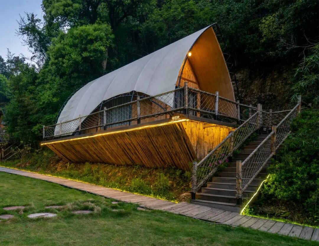 ħ���ܱߵ��ؾ�¶Ӫ�أ������տ��������Ӱ��ȫ�����