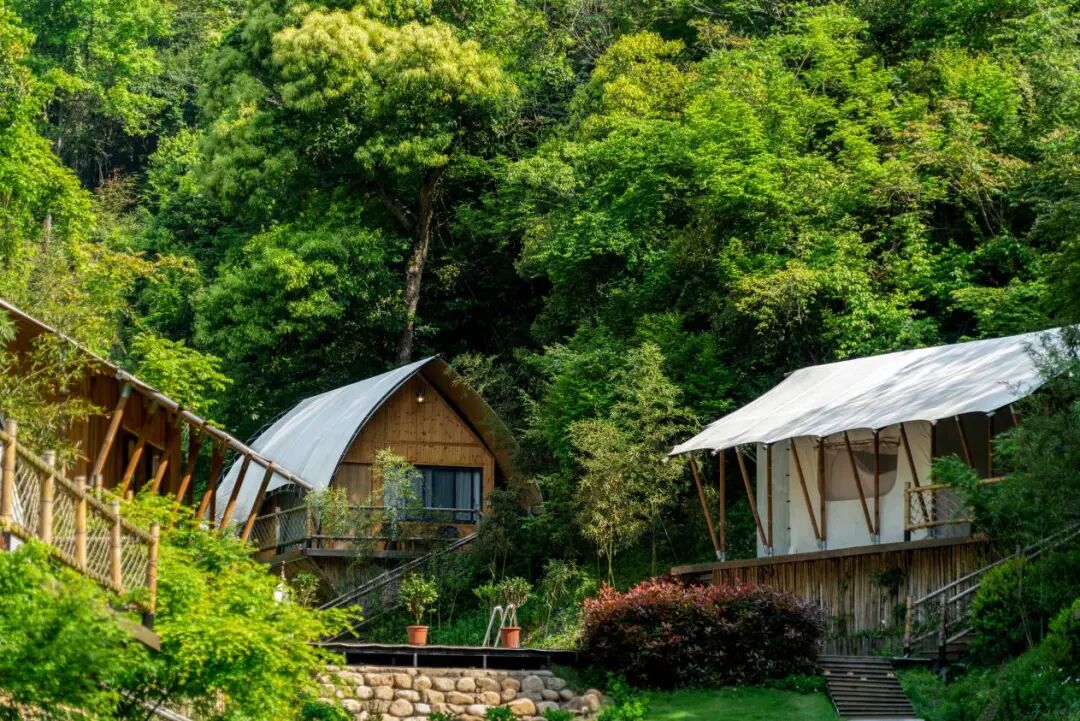 ħ���ܱߵ��ؾ�¶Ӫ�أ������տ��������Ӱ��ȫ�����