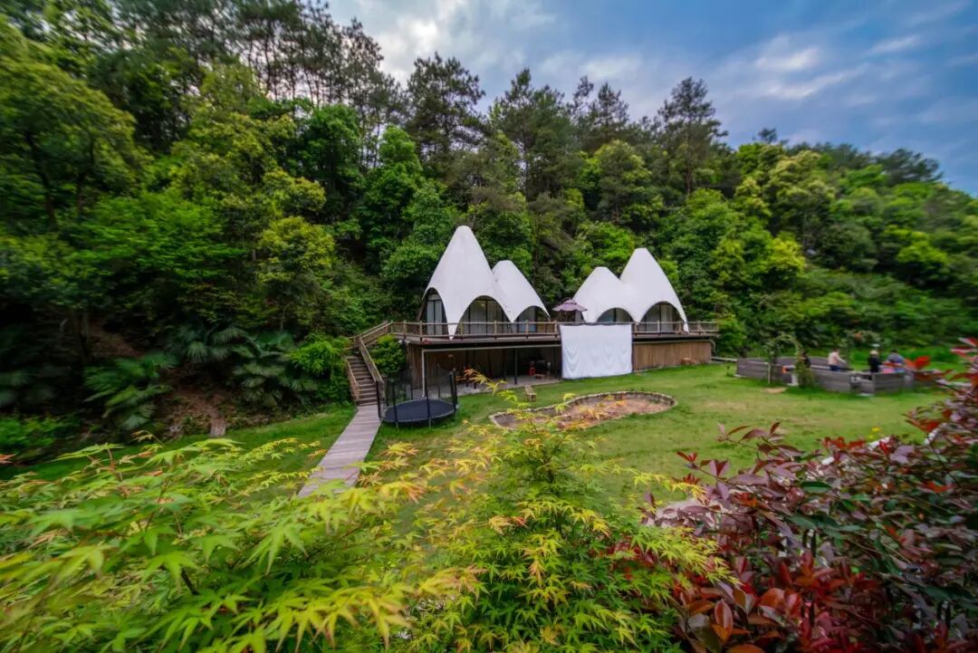 ħ���ܱߵ��ؾ�¶Ӫ�أ������տ��������Ӱ��ȫ�����