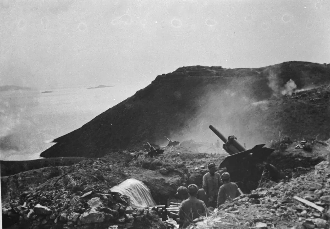 解放一江山岛的先头部队抢占岸岛98登陆部队向一江山岛制高点203