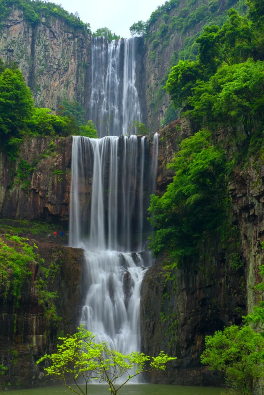 《翠瀑》 胡立雷 摄 .jpg