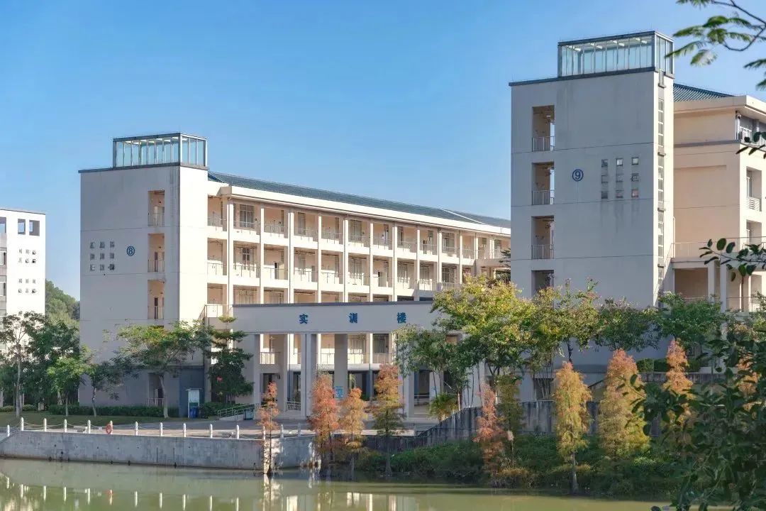 广东行政职业学院学校图片