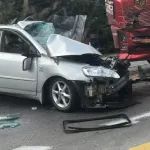 海丰某路发生交通事故，小车严重变形...