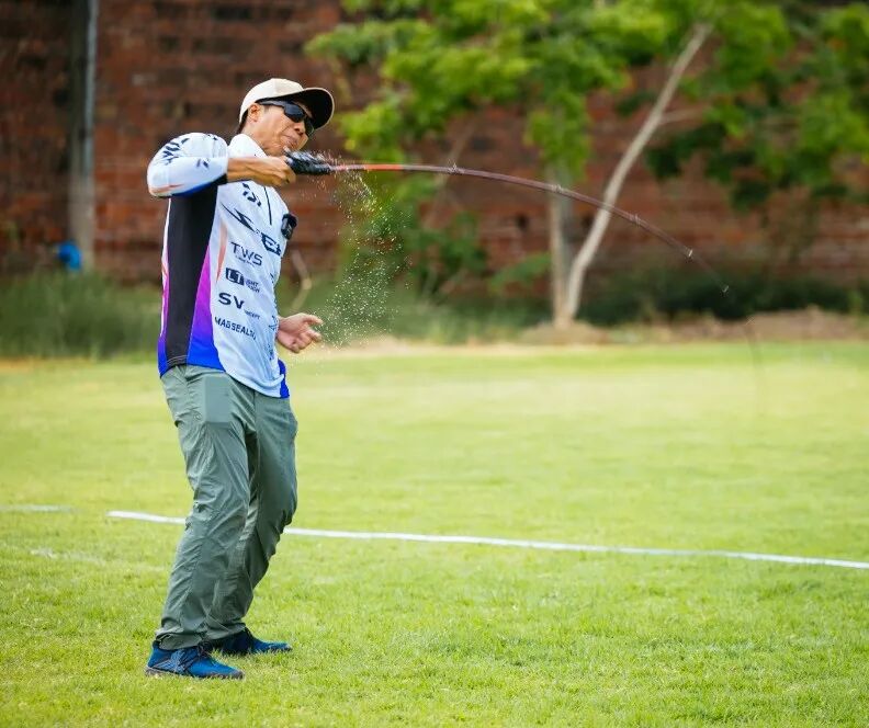 进行了真人实抛测试来到佛山金沙岛路亚基地和"远投达人"岑裔而我们特