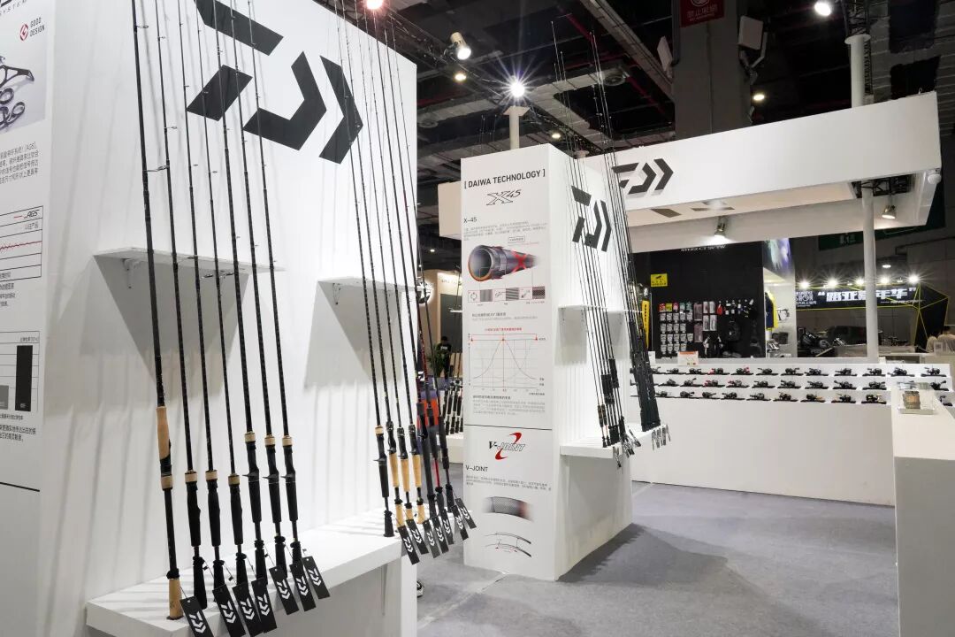 ▼▼▼达亿瓦在上海2019上海国际路亚钓鱼及装备展览会因为小编在做