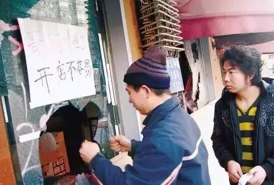 十几年的门窗店关门了？老板含泪诉说真相，看着很心酸！