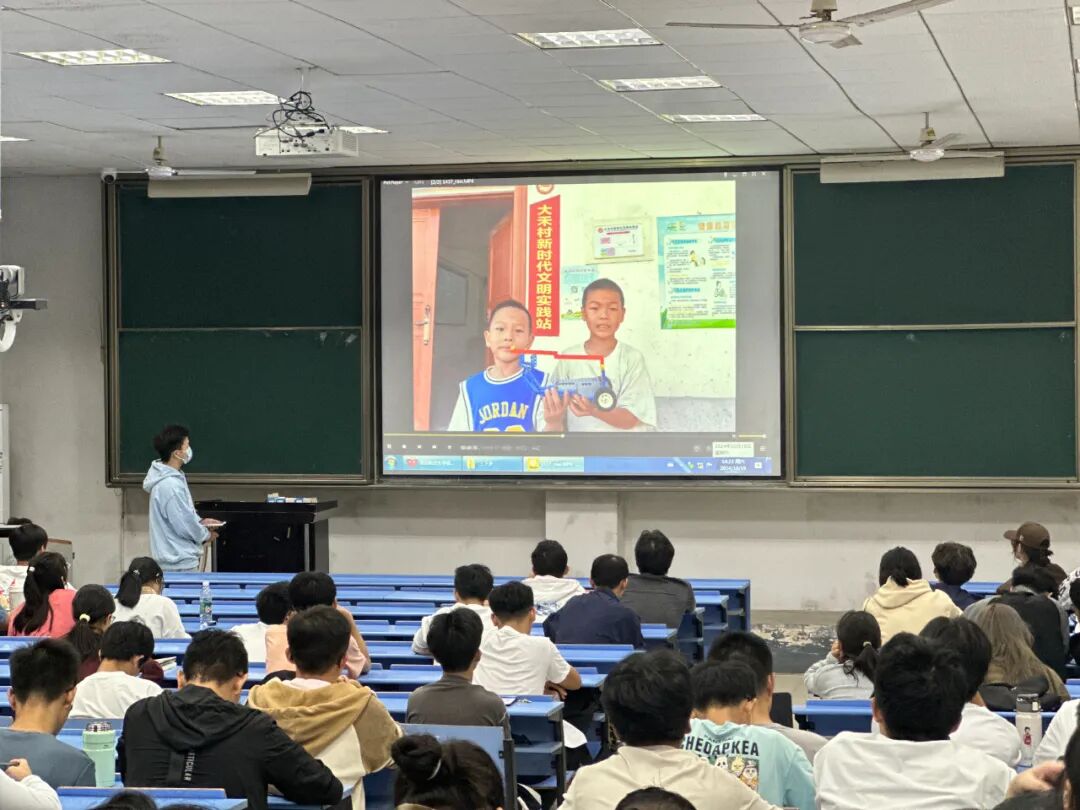 实践出真知 青春当有为——艺术与设计学院举办2024年暑期“实践归来话成长”分享会