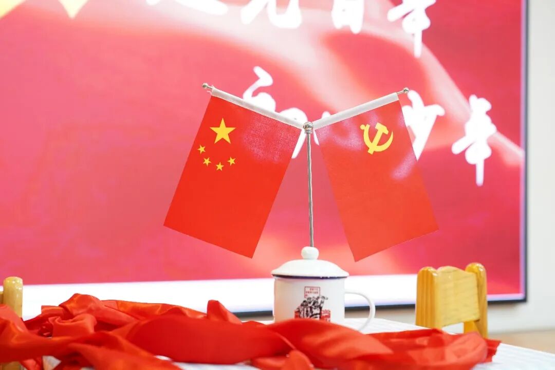 "追寻"红色印记,"感悟"红色初心,"传承"红色基因的决心