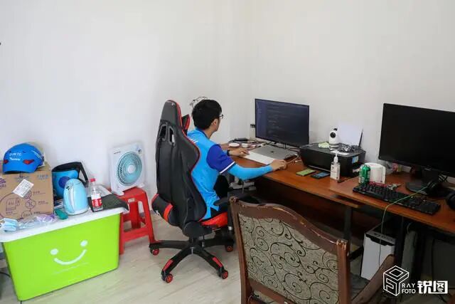 厉害！95后2万月薪程序员，背着电脑送外卖，途中还要改bug！