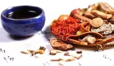 消化科专家：胃不舒服的人，常用这4种中药泡水喝，抑菌养胃，防胃病