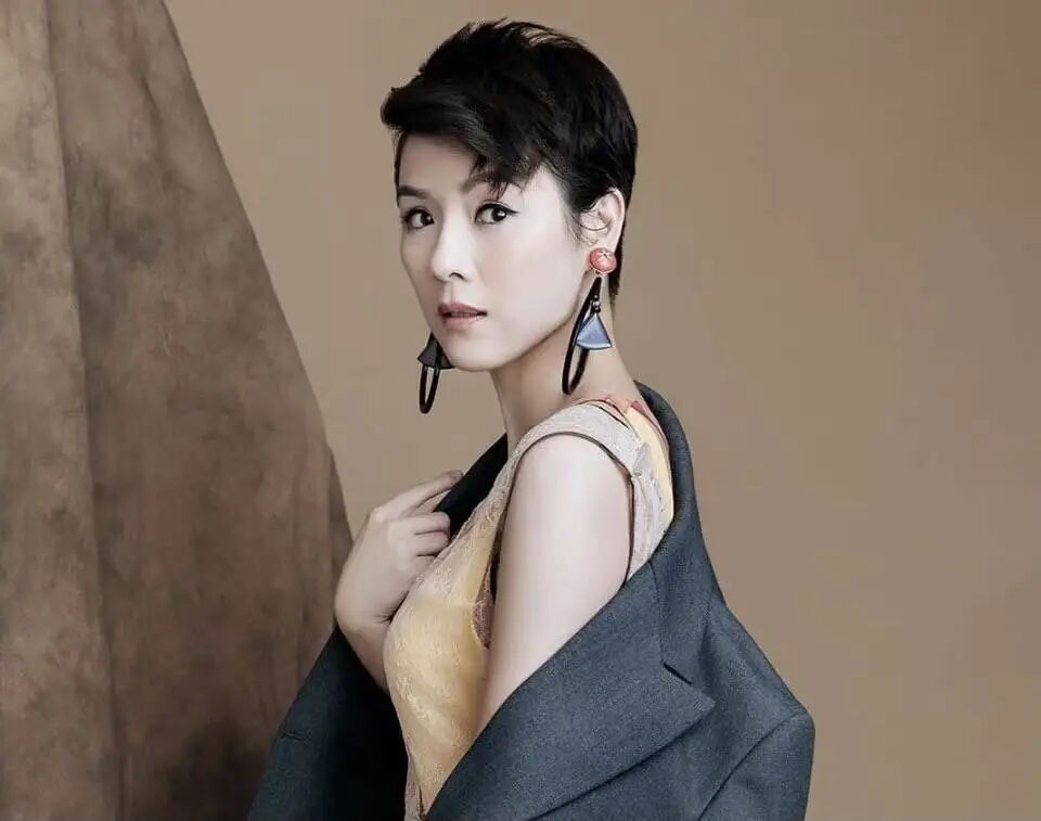 新剧停工！TVB知名夫妻档6岁女儿遭保姆传染确诊新冠，一家五口在家隔离（组图） - 7