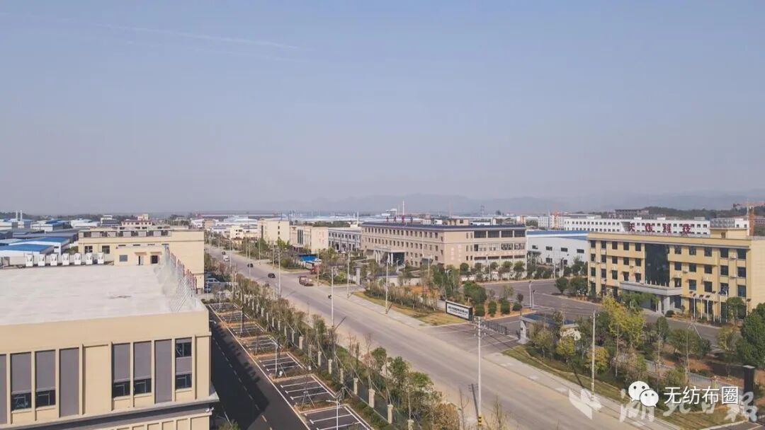 湖北崇陽經濟開發區：無紡布企業生產忙，訂單已經排到了12月份  第5張