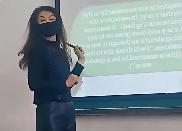 河南老教师打扮雅致,年轻人也很难做到,家长却说:希望统一着装-微信头条网 河南老教师打扮雅致,年轻人也很难做到,家长却说:希望统一着装