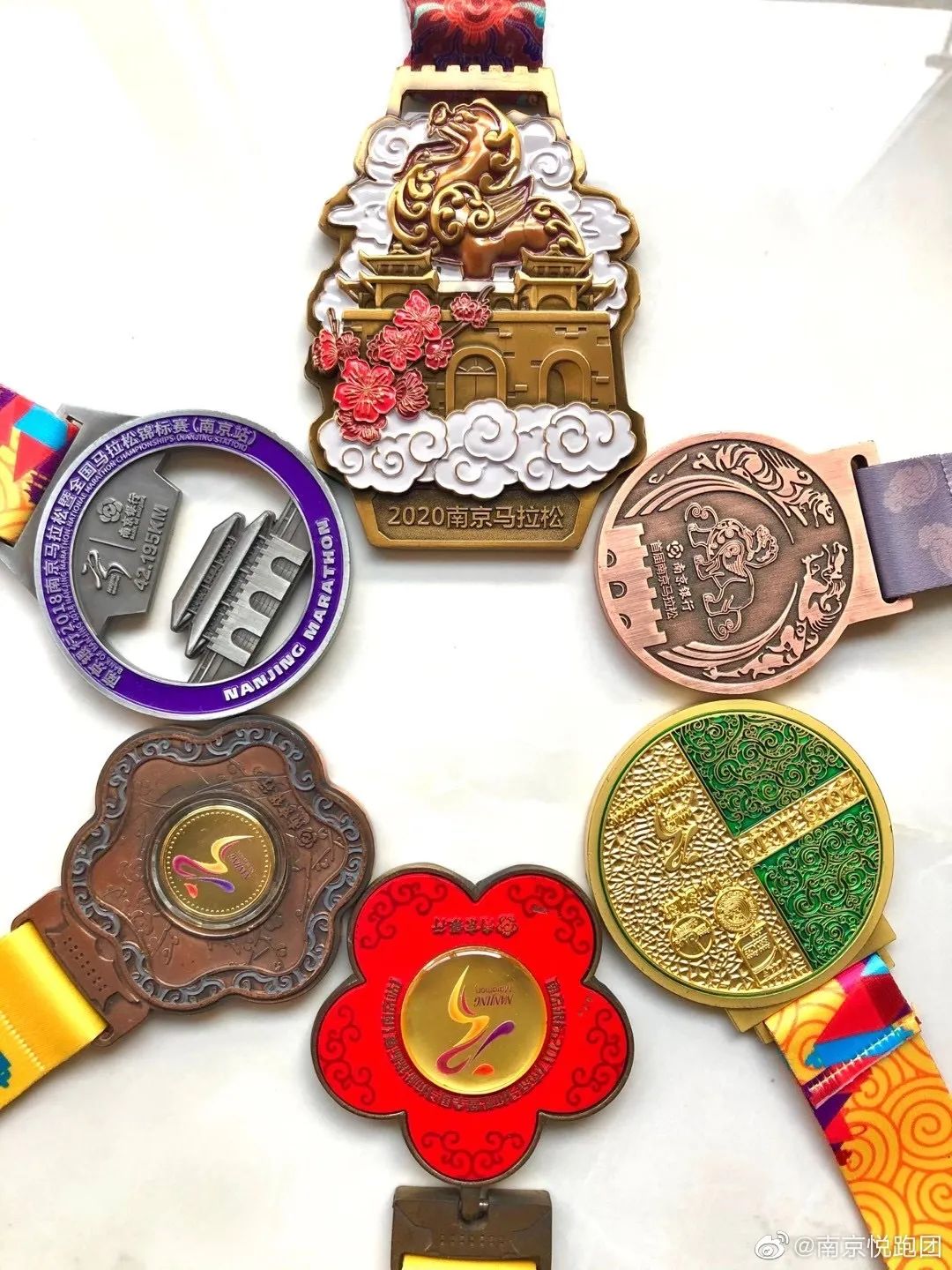 从首届就一鸣惊人,第一年被中国田径协会授予"铜牌赛事"及"中国马拉松