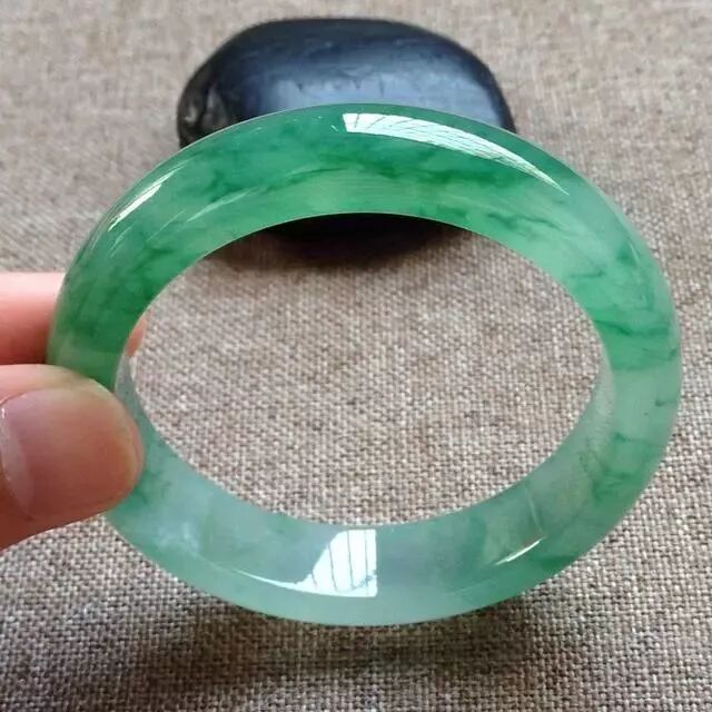 翡翠中有这样的金丝，价格立马翻几倍！