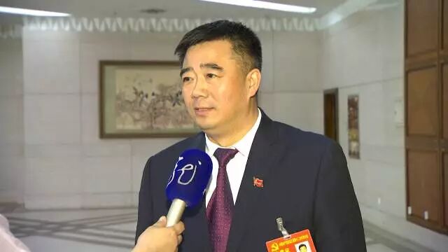 省十二次党代会代表中共富锦市委书记赵励军表示,党代会报告提出,要