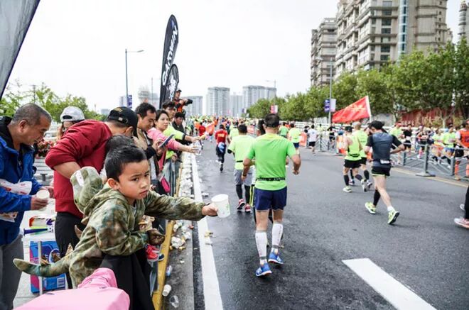 马拉松配速表_马拉松成绩对照配速表_马拉松配速表与时间表