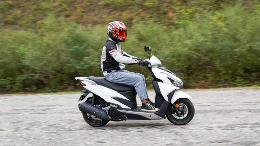 125踏板新玩法—大阳vrs125摩智测评