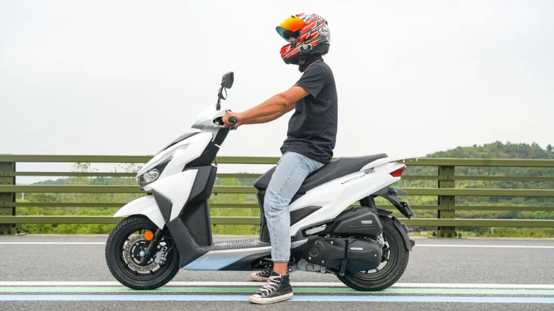 125踏板新玩法—大阳vrs125摩智测评