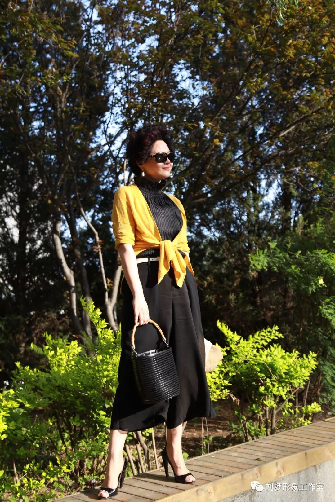 我爱祖国爱人民 【 刘梦形象工作室 】 ▲白色八分阔腿裤做为基础单品