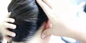 岳灵生发耳垂后方穴位