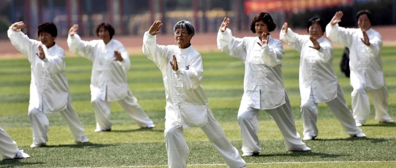 在变胖的路上，有2个重要年龄坎！你的每一斤体重，都与健康挂钩！