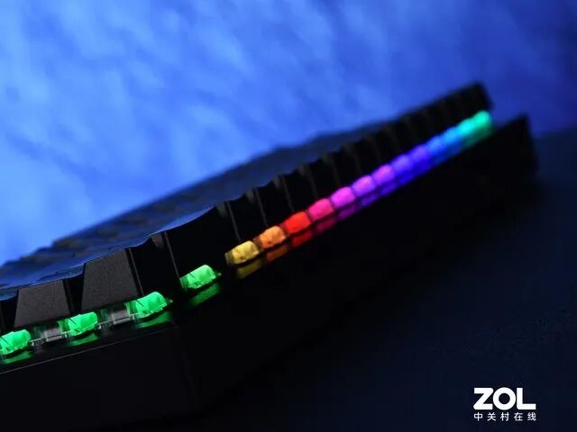 雷蛇鼠标必须下雷云吗_雷蛇雷云玩cf怎么设置_雷蛇雷云是什么