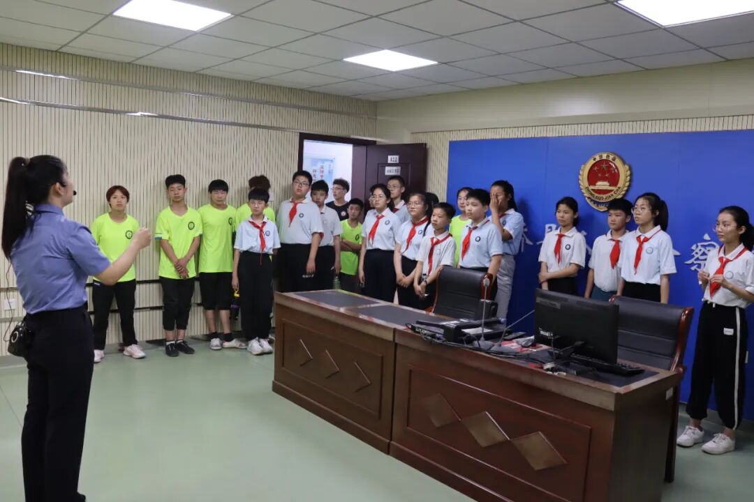 共护成长"检察开放日活动,邀请杂技艺术学校,新华小学30余名师生走进