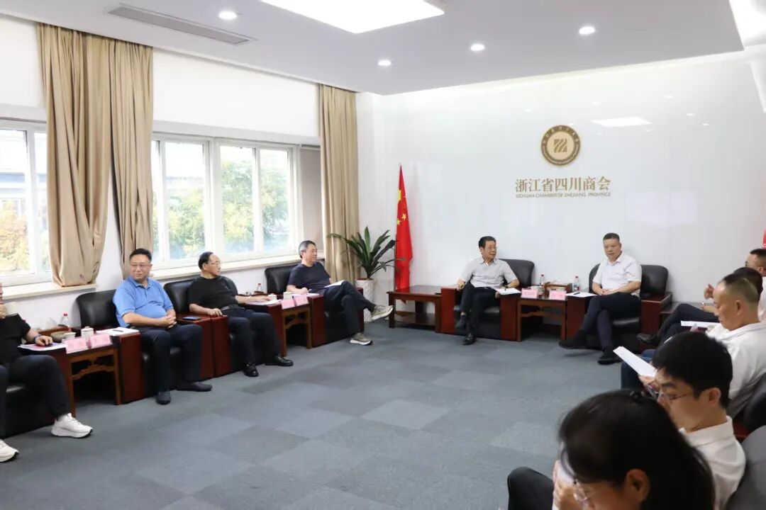 四川省县域经济学会名誉会长、原四川省劳动和社会保障厅厅长张成明一行莅临商会指导交流