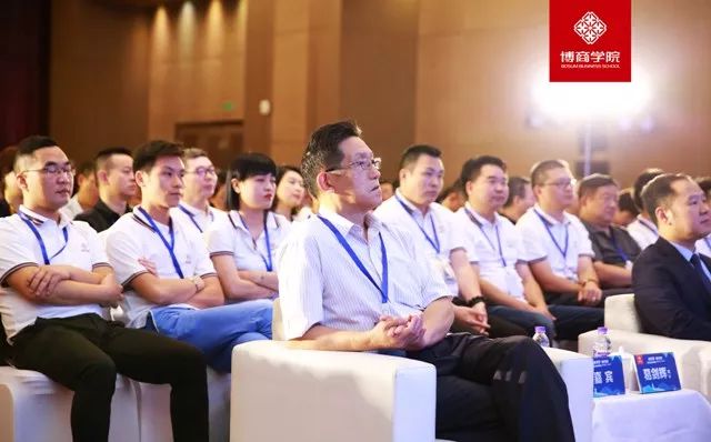 浙江省四川商会组织会员企业参加新经济·新方向—浙江企业家峰会
