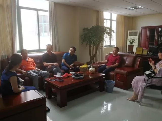 成都市武侯区红牌楼街道党工委书记周长玖一行到访中国轻纺城四川商会副会长单位 成都市武侯区红牌楼街道党工委书记周长玖一行到访中国轻纺城四川商会副会长单位