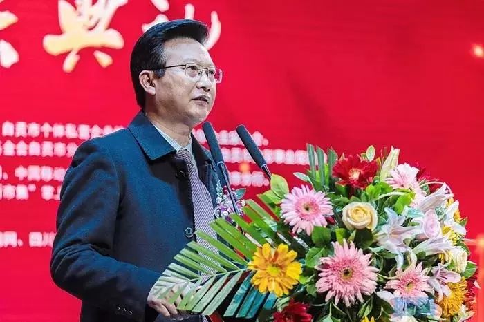 热烈祝贺浙江省四川商会名誉会长黎仁超荣获自贡市第二届年度经济人物十大发展贡献奖 热烈祝贺浙江省四川商会名誉会长黎仁超荣获自贡市第二届年度经济人物十大发展贡献奖