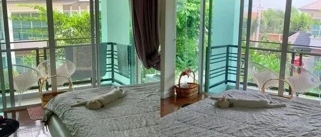 客厅找不到猫，她冲二楼开房门瞬间融化，默默把手机关静音!